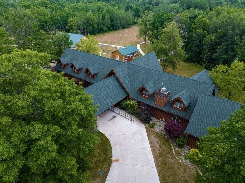 355 Mannsiding Rd, Harrison, MI for sale - Building Photo - Image 2 of 82