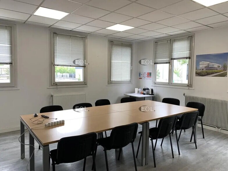 Industrial in Thiais for lease - Interior Photo - Image 2 of 8