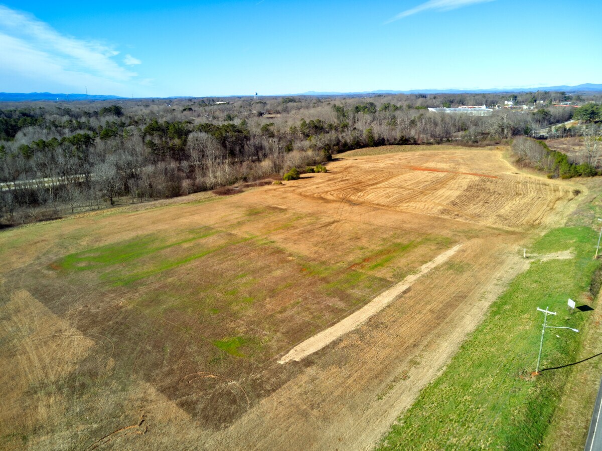 Candle Wycke Ln, Elkin, NC 28621