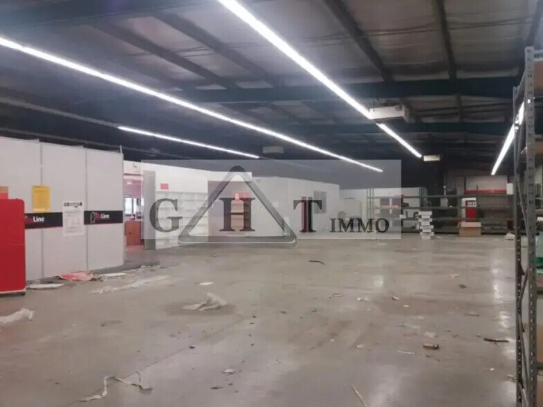 Industrial in Montgeron for sale - Interior Photo - Image 1 of 5