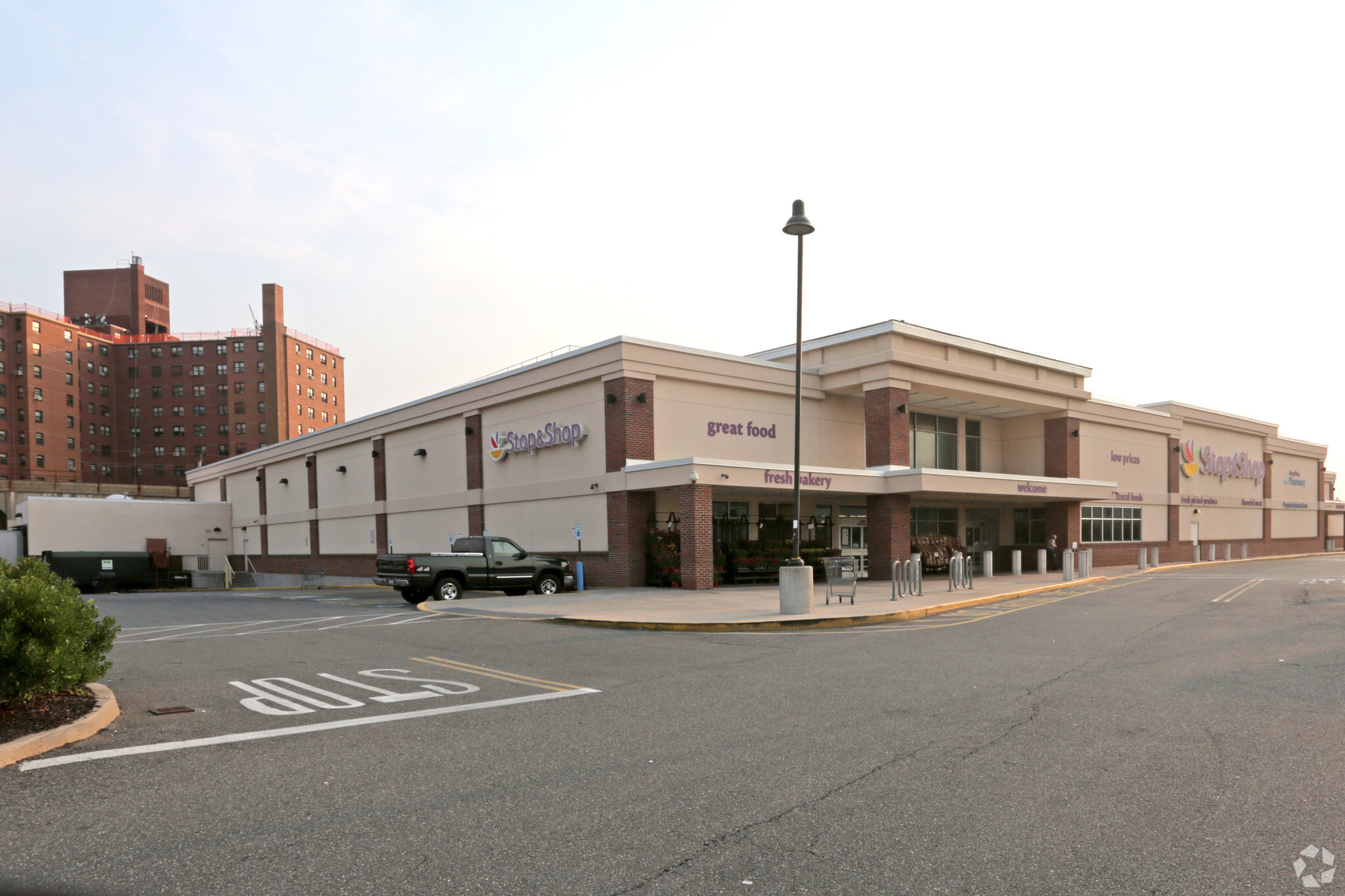 70-20 Rockaway Beach Blvd, Arverne, NY for lease Primary Photo- Image 1 of 3