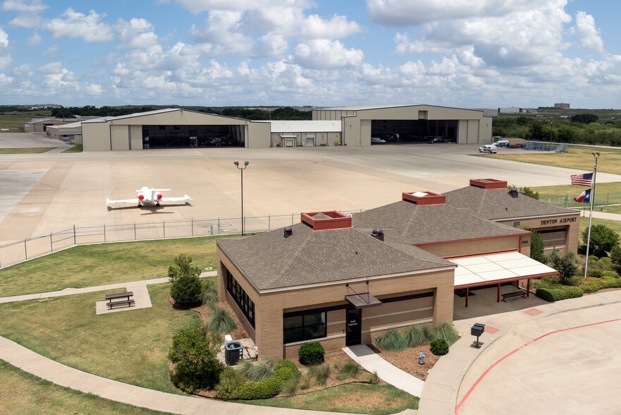 5035 Warbird Dr, Denton, TX for sale - Primary Photo - Image 1 of 1