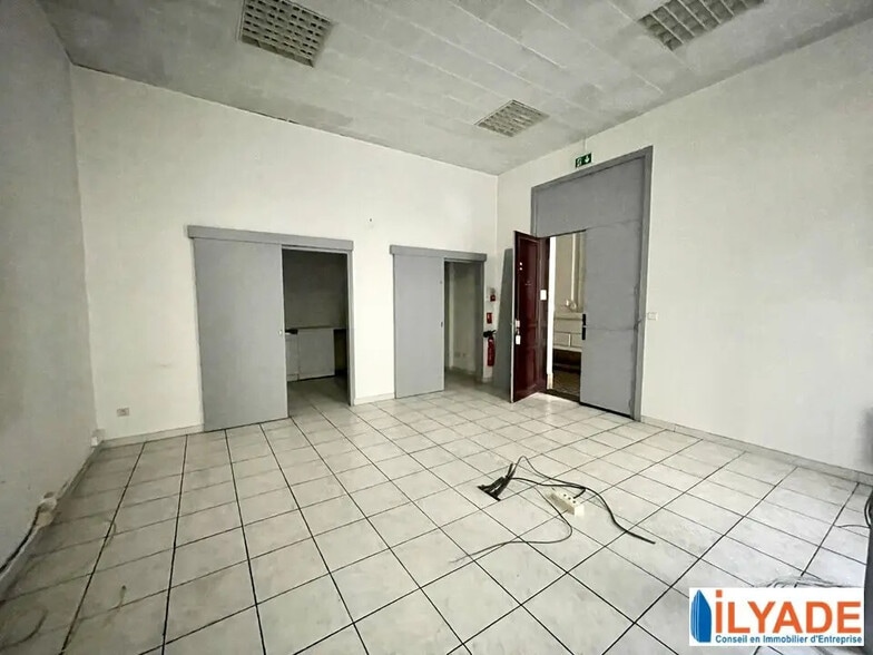 26 Rue Edouard Delanglade, Marseille for lease - Interior Photo - Image 3 of 4