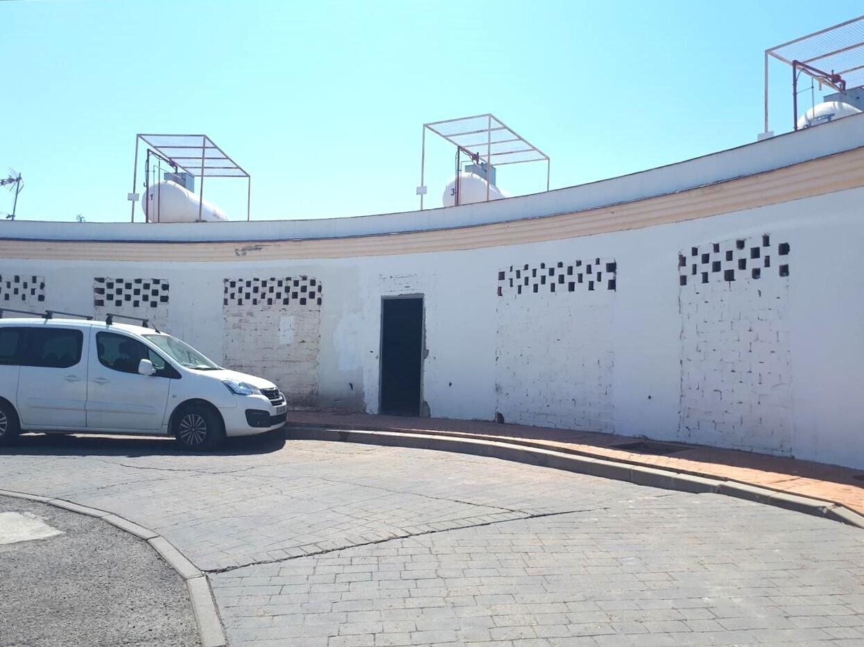 Retail in Posadas for sale Building Photo- Image 1 of 14