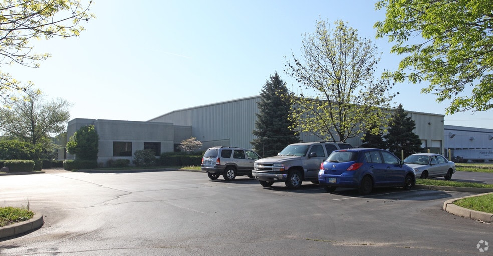 2611 E Crescentville Rd, Cincinnati, OH for lease - Primary Photo - Image 1 of 3