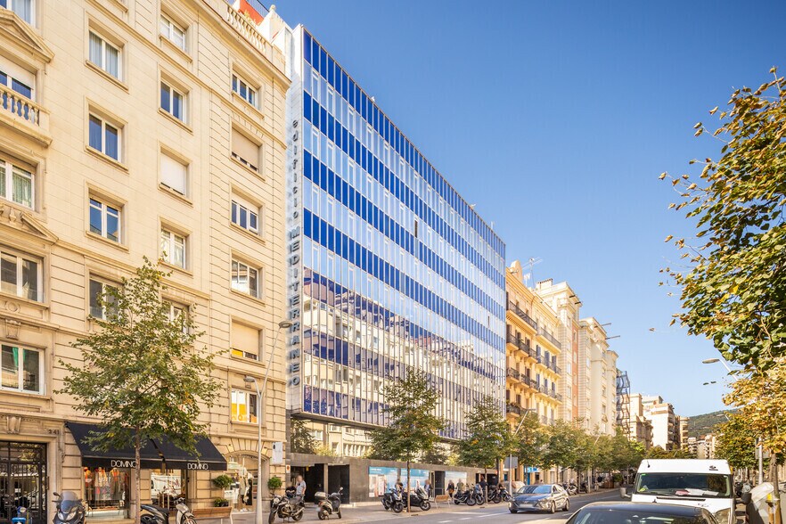 Office in Barcelona, Barcelona for lease - Building Photo - Image 2 of 8