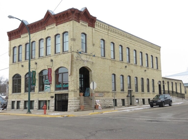 101 Church St, Lake Mills, WI for sale - Primary Photo - Image 1 of 1
