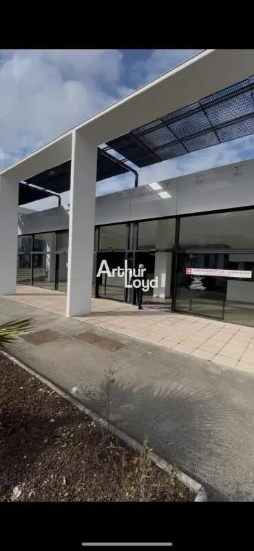 Retail in Vallauris for lease Building Photo- Image 1 of 8