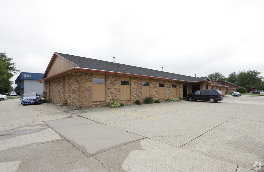 2201 W 1st St, Ankeny, IA for lease - Building Photo - Image 3 of 7