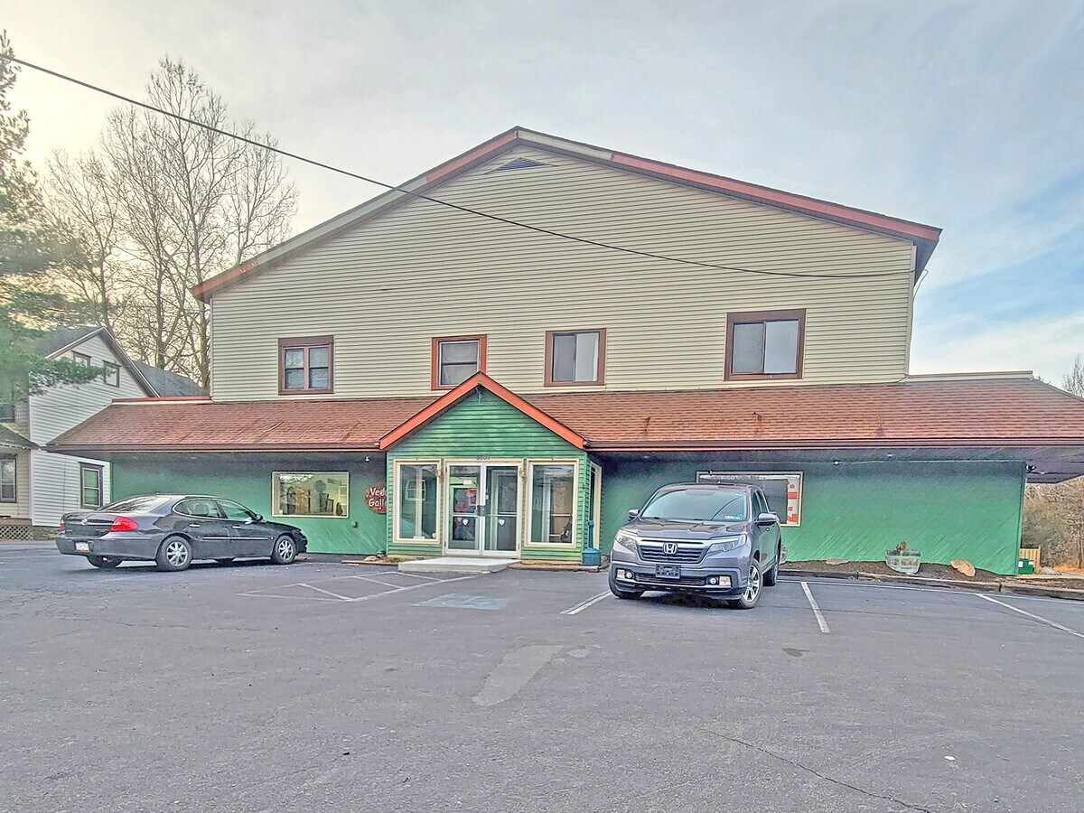 6631 Route 191, Cresco, PA 18326