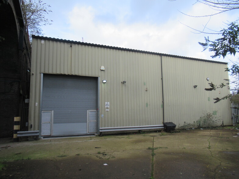 Ingate Pl, London for lease - Building Photo - Image 1 of 3