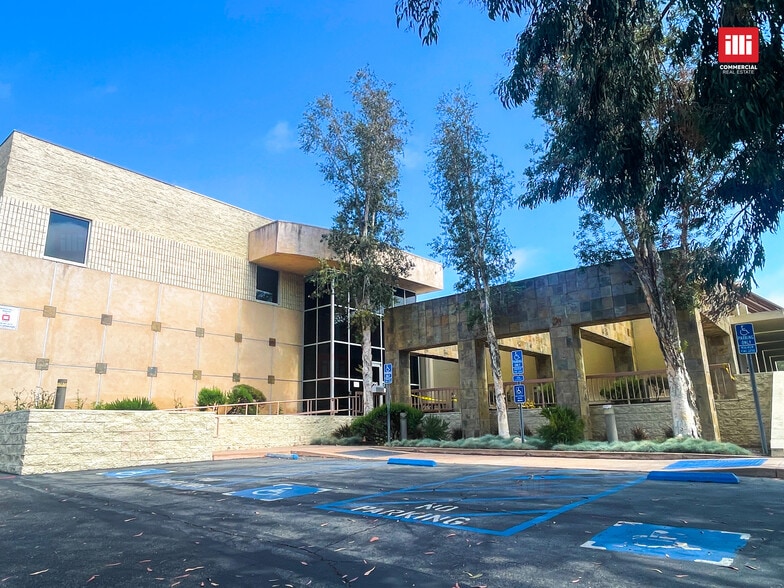 950 Lawrence Dr, Thousand Oaks, CA for lease - Building Photo - Image 3 of 10