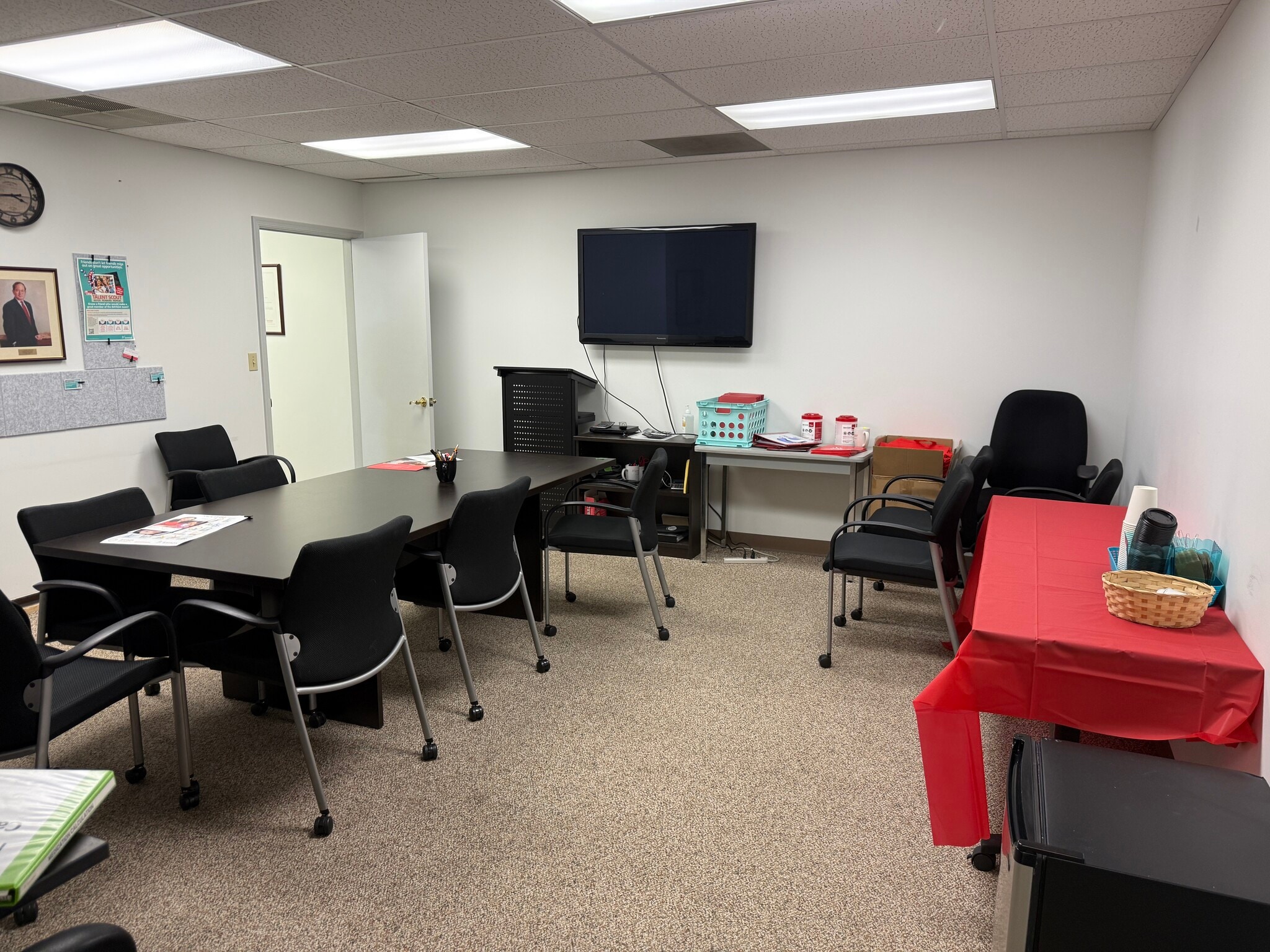 320 Abington Dr, Wyomissing, PA for lease Interior Photo- Image 1 of 8