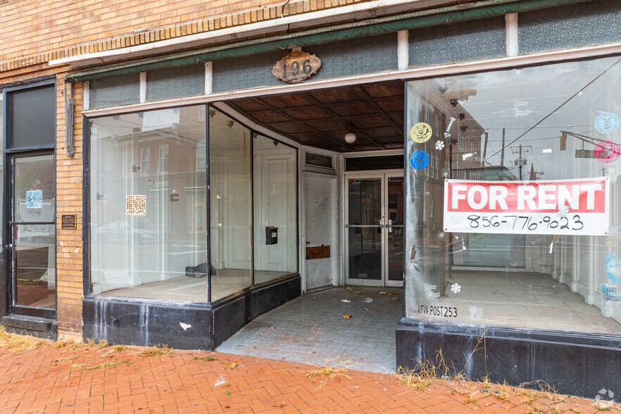 196-198 E Broadway, Salem, NJ for lease - Building Photo - Image 3 of 5