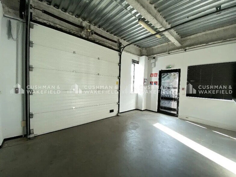 Flex in Entzheim for lease - Interior Photo - Image 2 of 5