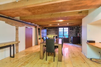 300 Pl D'youville, Montréal, QC for lease Building Photo- Image 2 of 14