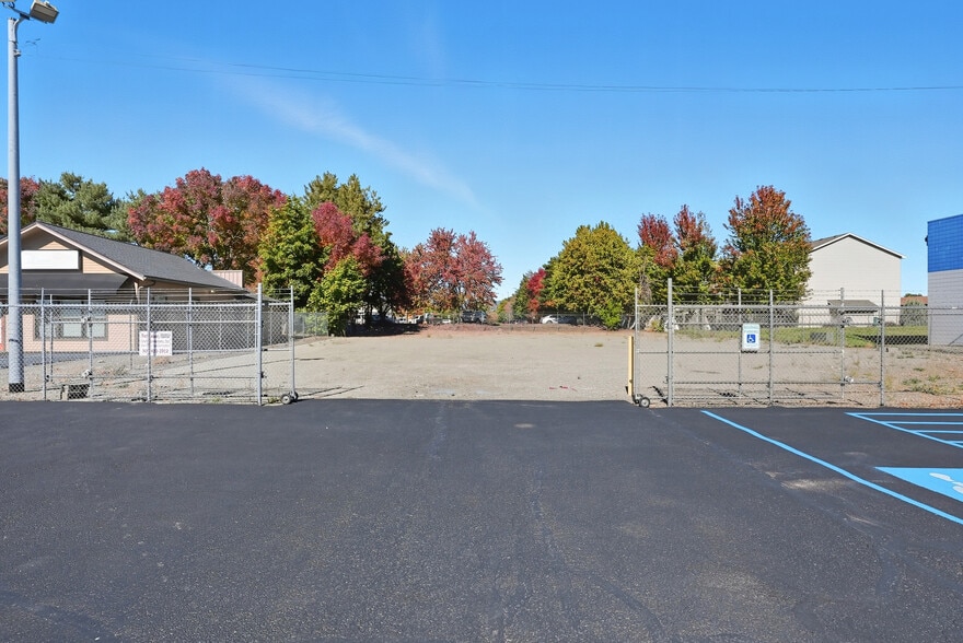 15813 E Sprague Ave, Spokane Valley, WA for lease - Building Photo - Image 3 of 33