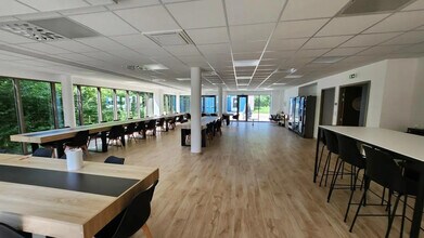 Office in Croissy-Beaubourg for lease Interior Photo- Image 2 of 11