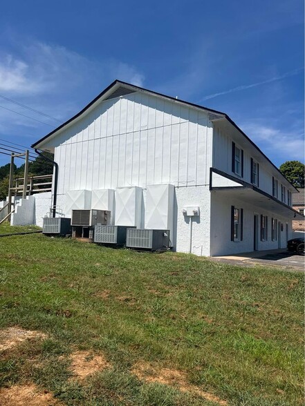 907 Grand Avenue SW, Fort Payne, AL for lease - Building Photo - Image 2 of 3