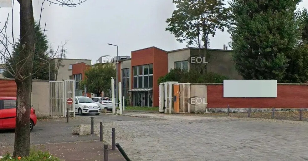 Office in La Courneuve for lease - Building Photo - Image 1 of 1