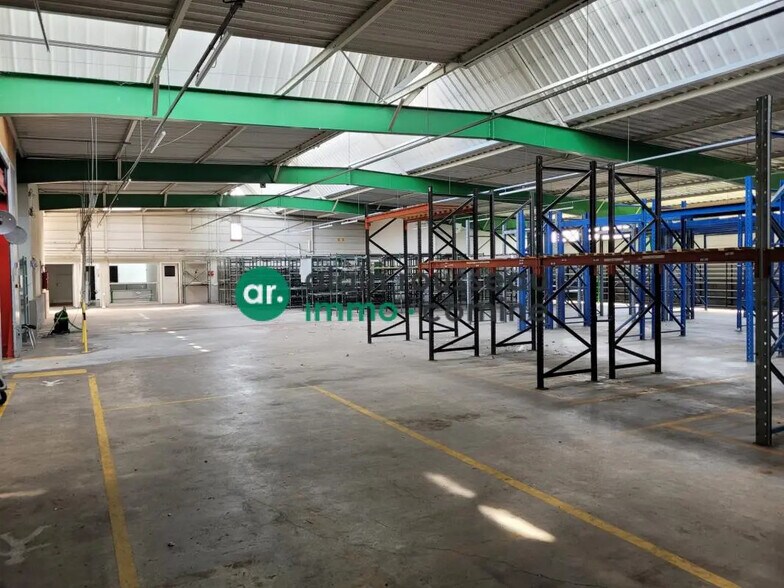 Flex in La Chapelle-sur-Erdre for lease - Interior Photo - Image 1 of 10