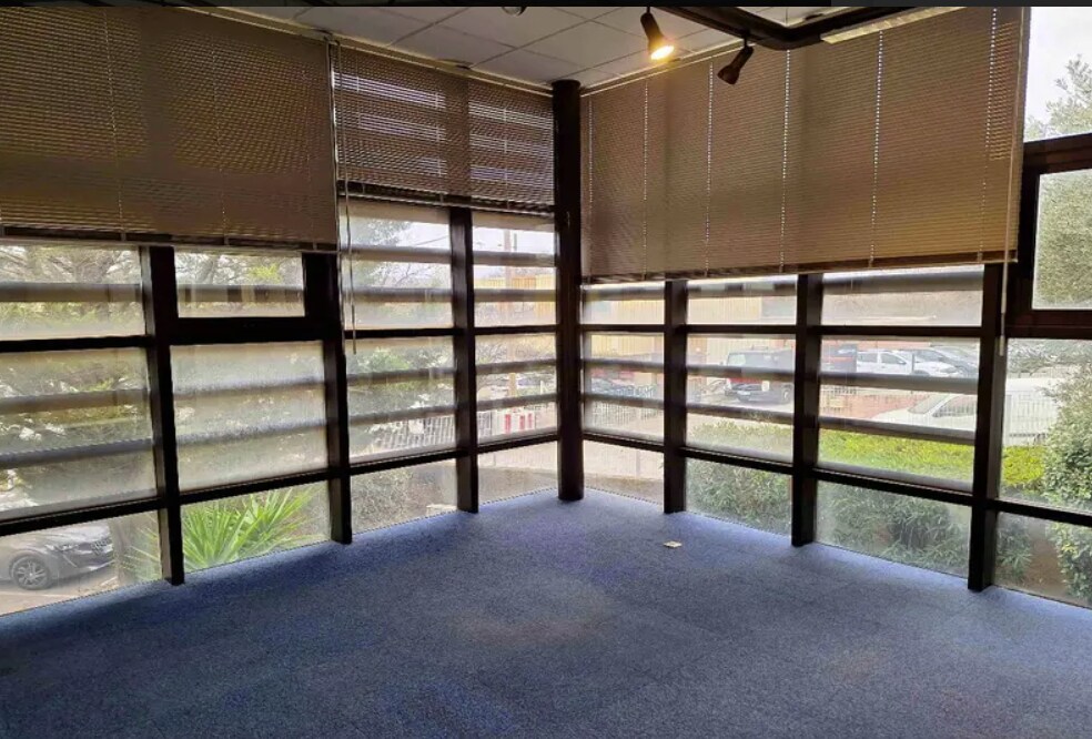 Flex in Montpellier for lease Interior Photo- Image 1 of 3