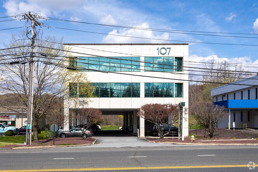 107 Mill Plain Rd, Danbury, CT 06811 Danbury Corporate Center