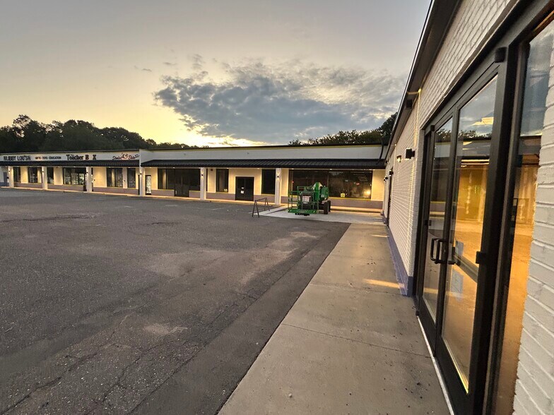 225 Market St, Cramerton, NC for lease - Building Photo - Image 1 of 11