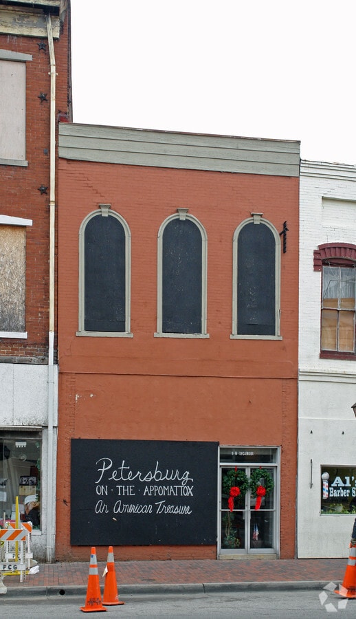 9 N Sycamore St, Petersburg, VA 23803