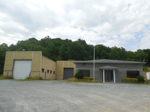 420 Hilltop Dr, Princeton, WV for sale - Primary Photo - Image 1 of 1