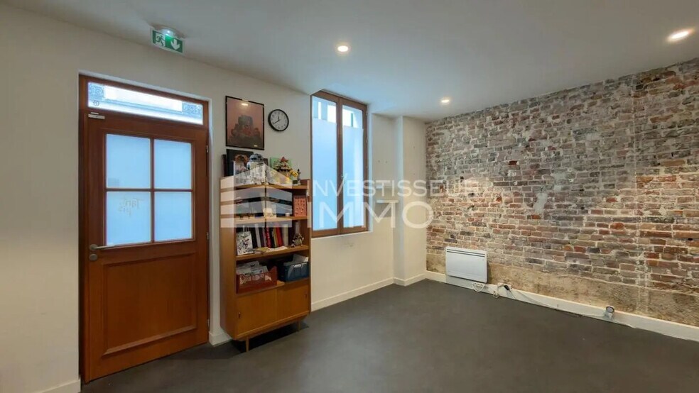 Retail in Paris for lease - Interior Photo - Image 2 of 5