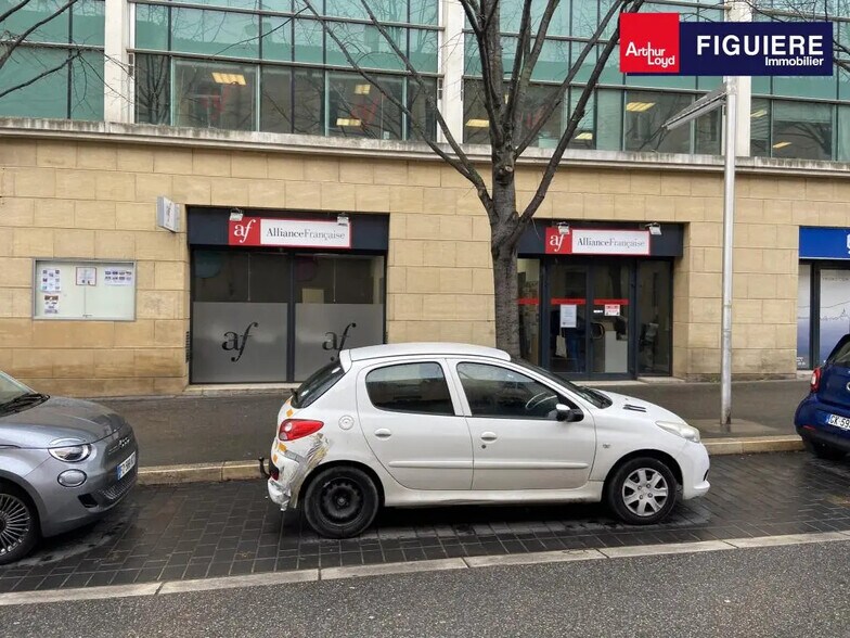 Retail in Aix-en-Provence for lease - Building Photo - Image 1 of 6