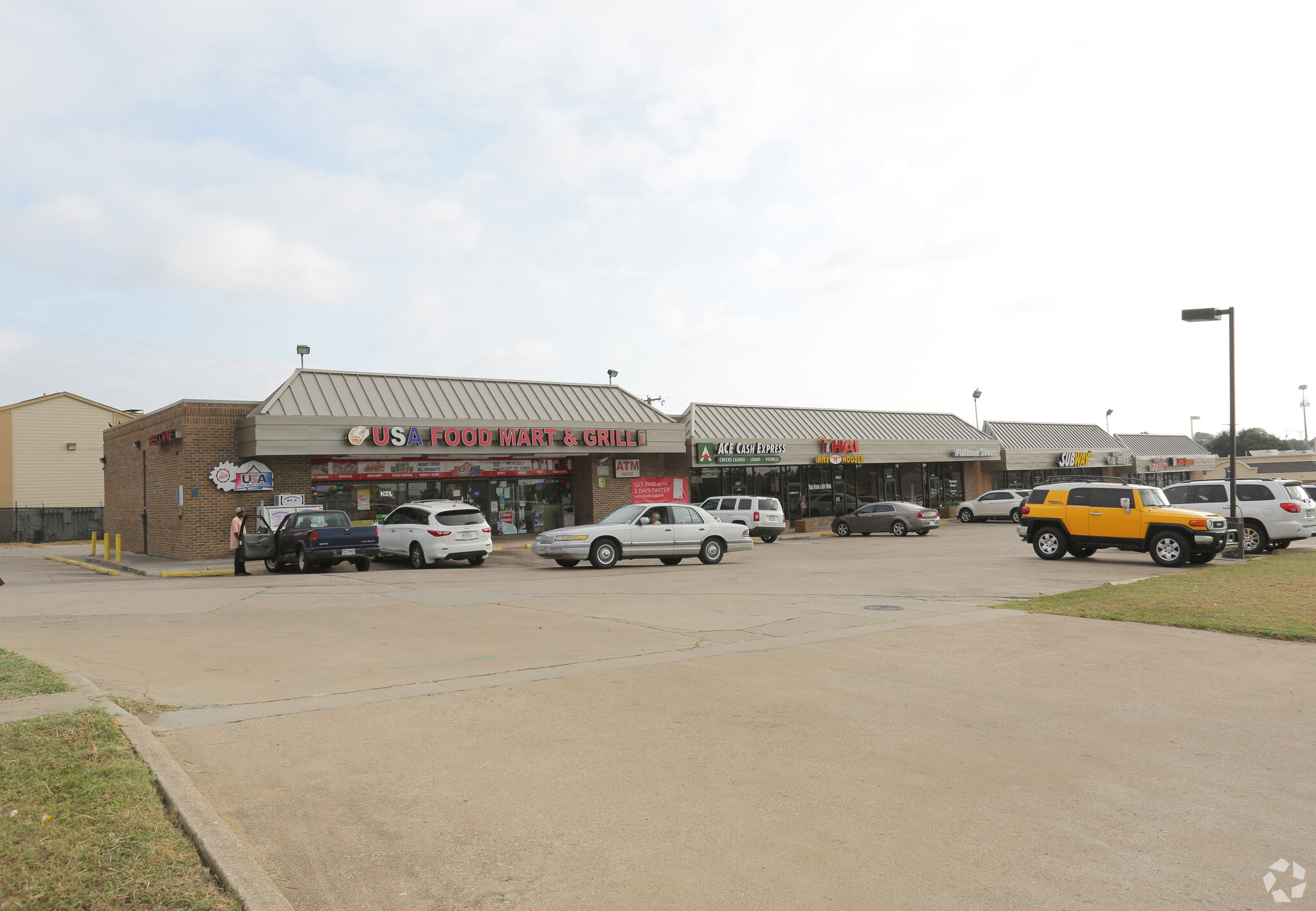 9074-9098 W Camp Bowie West Blvd, Fort Worth, TX for lease Primary Photo- Image 1 of 9