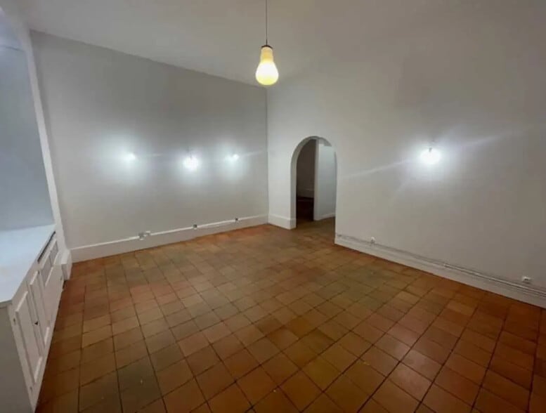 Office in Paris for lease - Interior Photo - Image 2 of 10