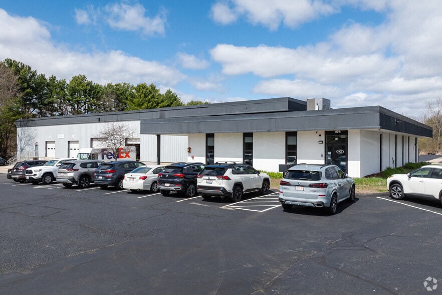 56 Lowland St, Holliston, MA for sale - Primary Photo - Image 1 of 1