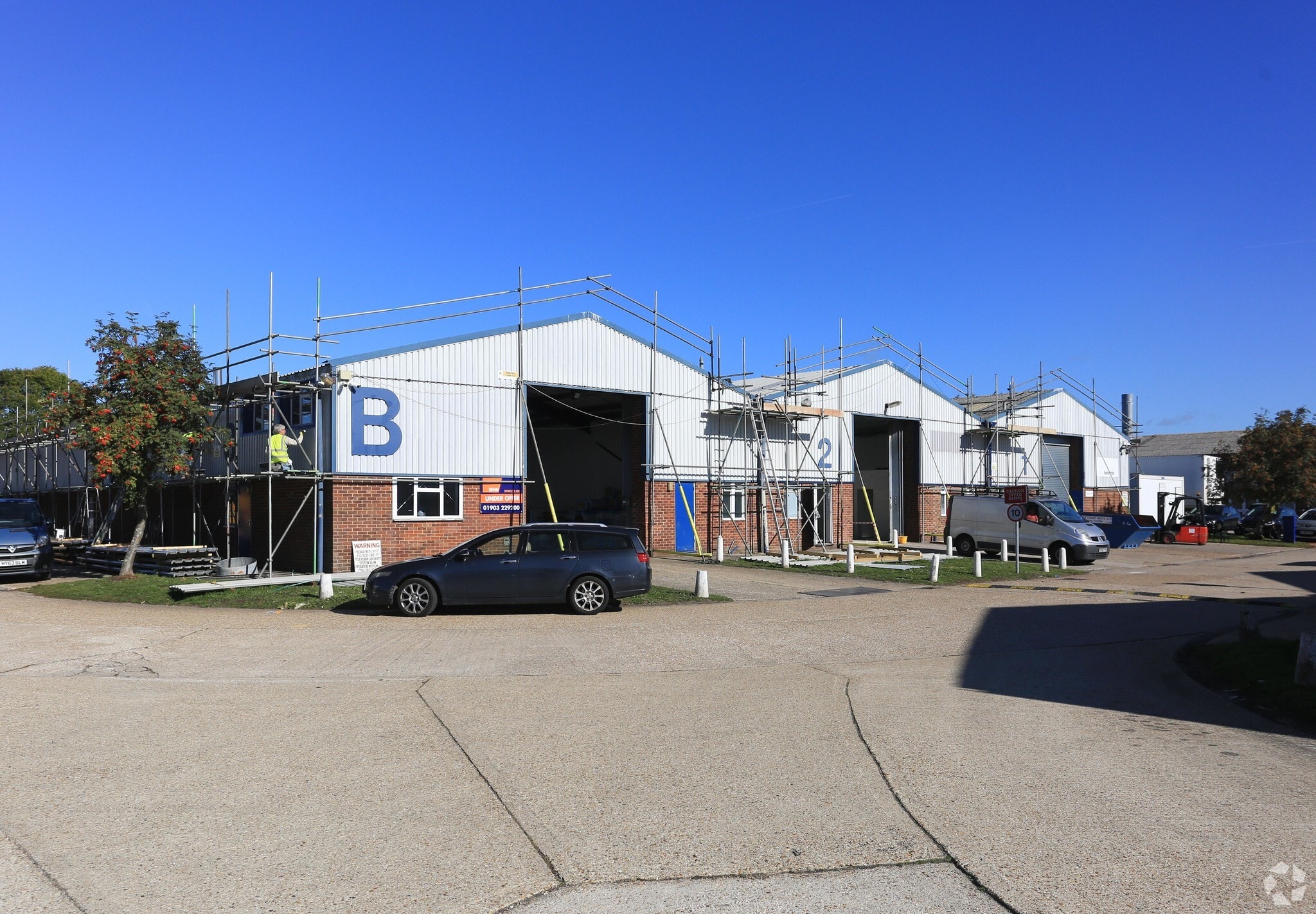 Burndell Rd, Ford for lease Primary Photo- Image 1 of 3