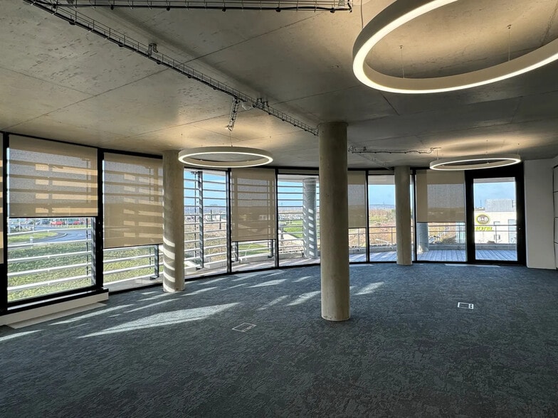 Office in Reims for lease - Interior Photo - Image 1 of 3