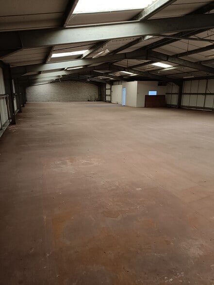 4 Western Side, Clawton for lease - Building Photo - Image 3 of 7