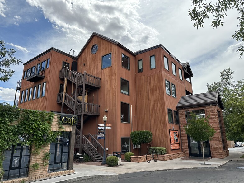 2 W Saint George Blvd, Saint George, UT for lease - Building Photo - Image 1 of 31