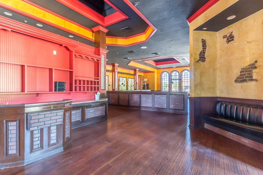 1800 Churn Creek Rd, Redding, CA for lease - Building Photo - Image 3 of 24