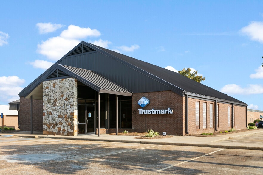 101 Office Park Dr, Brandon, MS for lease - Building Photo - Image 2 of 16