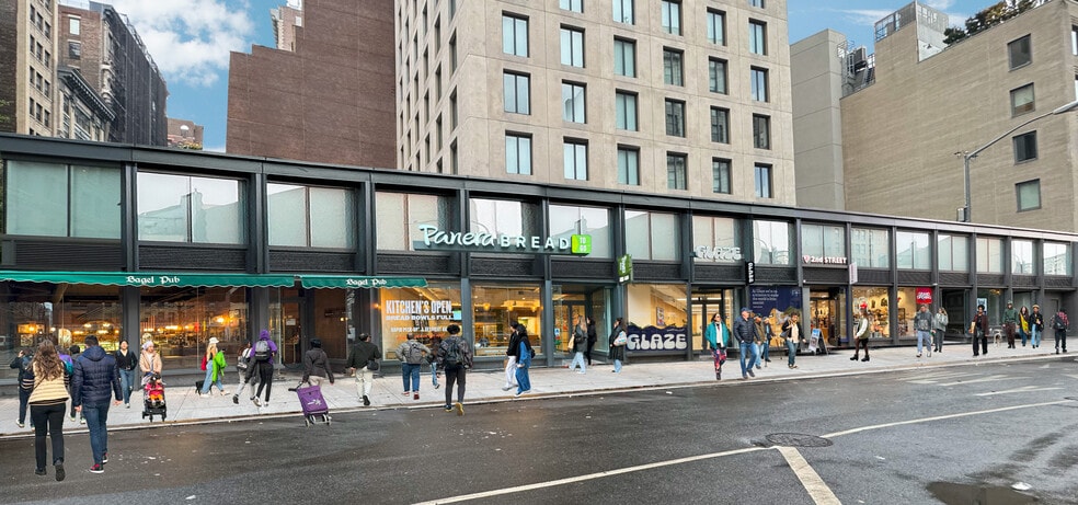 100-110 University Pl, New York, NY for lease - Building Photo - Image 2 of 3