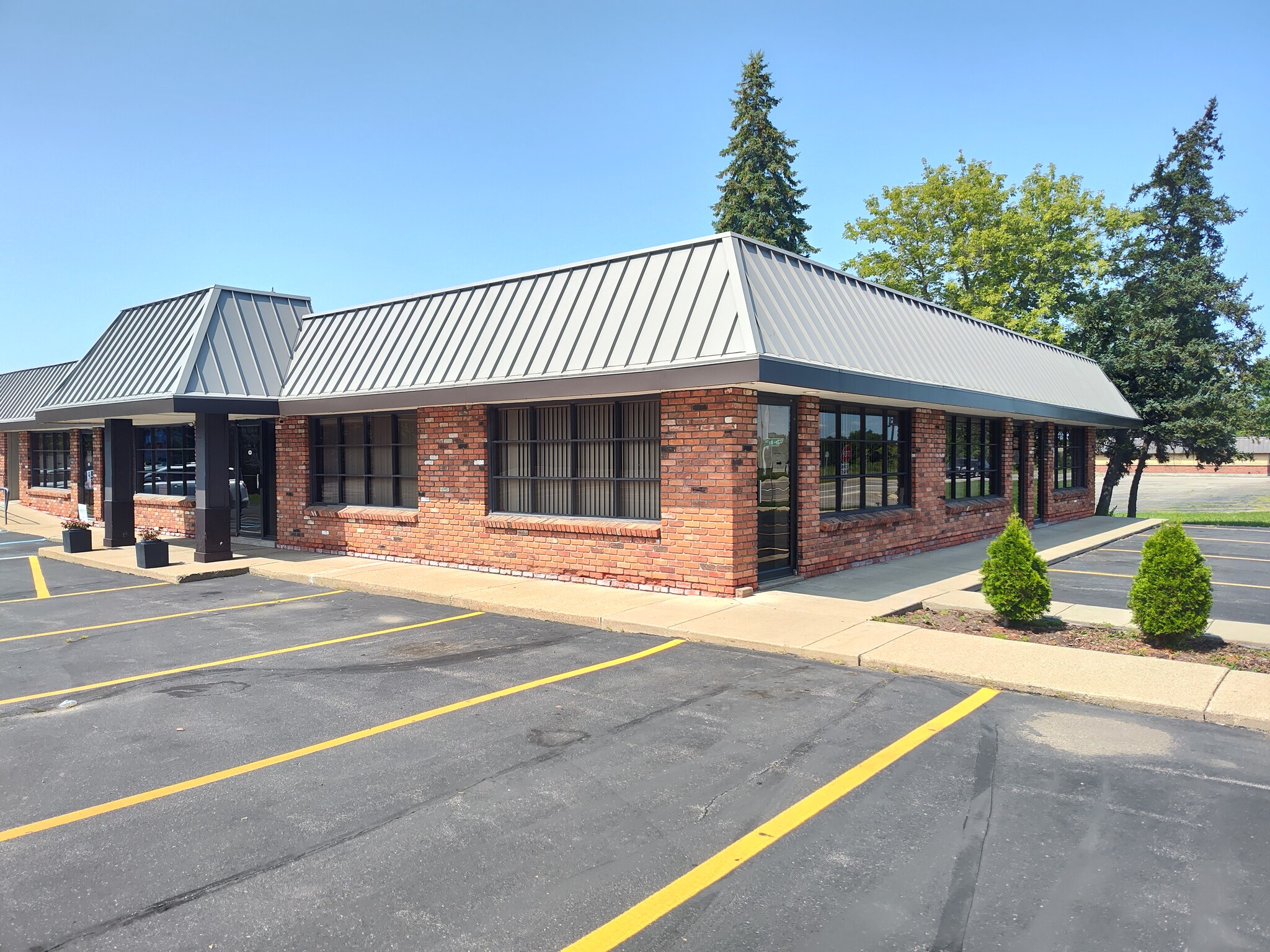 2685 Lapeer Rd, Auburn Hills, MI for lease Building Photo- Image 1 of 5