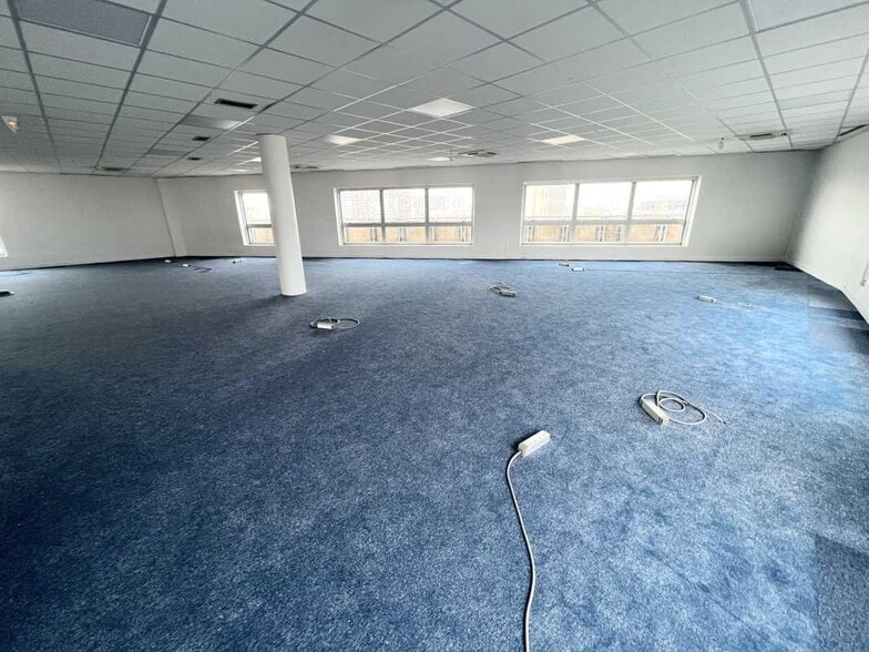 Office in Créteil for lease - Interior Photo - Image 2 of 3