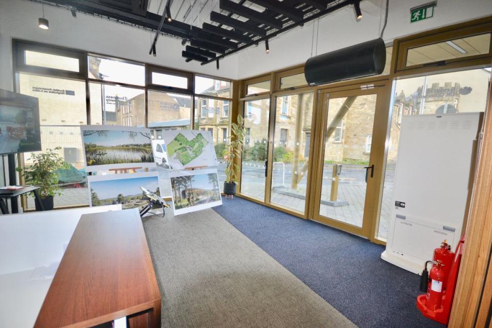 10-12 Oliver Cres, Hawick for lease Interior Photo- Image 1 of 4