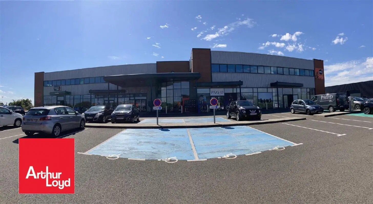 Office in Fontenay-sur-Eure for lease Building Photo- Image 1 of 4