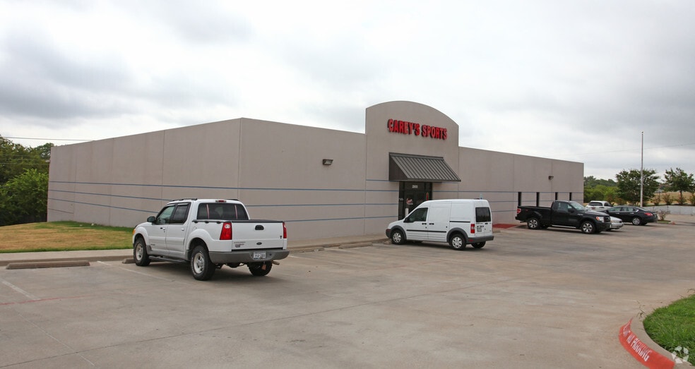 2905 Cherry Ln, Fort Worth, TX for lease - Building Photo - Image 2 of 2