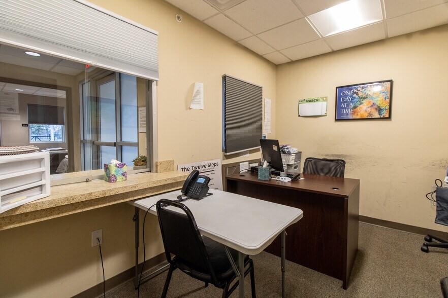 1288 Veterans Hwy, Levittown, PA for sale - Interior Photo - Image 3 of 24