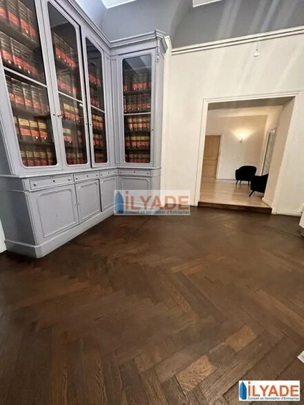 58 Voie La Canebiere, Marseille for lease - Interior Photo - Image 2 of 4