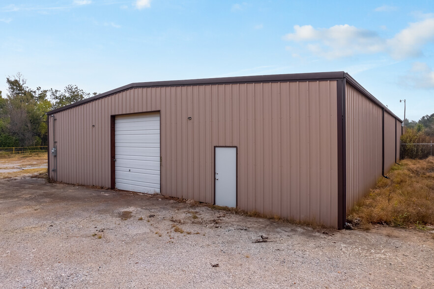 1516 S Sycamore St, Palestine TX - Warehouse